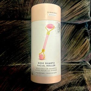 MIDNIGHT Paloma Rose Quartz facial roller.
